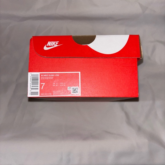 Nike Dunk Low Size: 7 - Picture 10 of 11